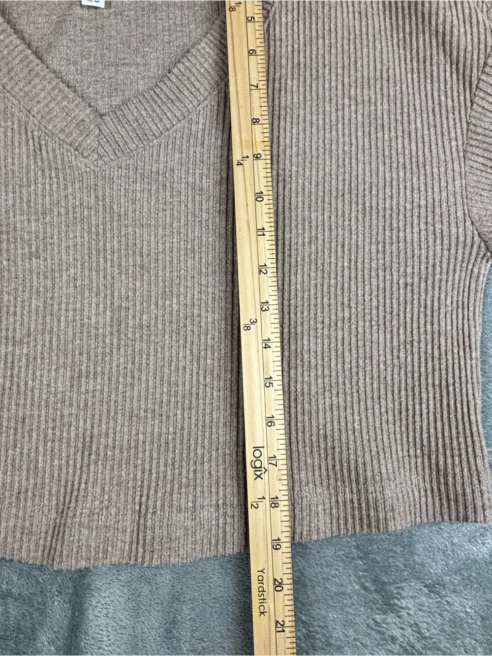 ALO Yoga Top Womens Medium Beige Muse Ribbed Crop V-Neck Pullover Relaxed